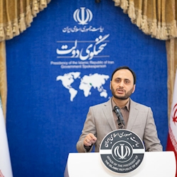 دستور ویژه رئیس‌ جمهور برای کنترل بازار مسکن/ مالیات ۵۵۰هزار کسبه صفر است/ هیچ برنامه‌ای برای گرانی بنزین نداریم