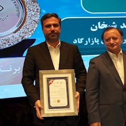 نشان سفیر مسئولیت اجتماعی به مدیرعامل پازارگاد رسید