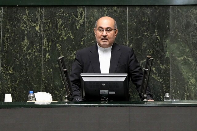 چالش ناترازی برق صنایع در ۱۴۰۴ چرا توسعه نیروگاههای تجدیدپذیر شتاب نمیگیرد
