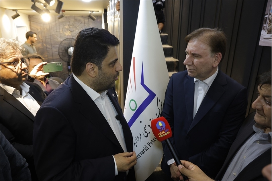 بازدید استاندار بوشهر از غرفه پتروشیمی مروارید در نمایشگاه بینالمللی نفت، گاز و پتروشیمی