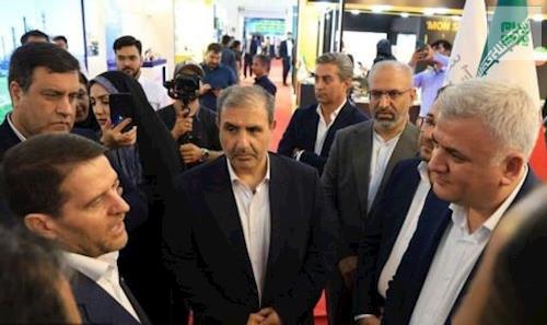 معاون وزیر نفت در بازدید از غرفه آریاساسول:                              آریاساسول الگو و پیشرو در سیستم‌های یکپارچه صنعت پتروشیمی